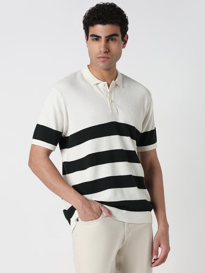Striped Men Round Neck T-Shirt image number 2