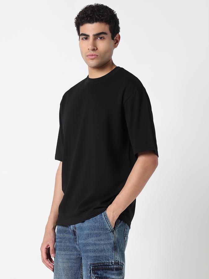Solid Men Round Neck T-Shirt image number 3