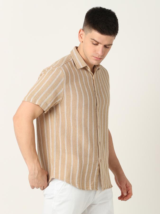 Men Regular Fit Shirt with Spread Collar image number 2