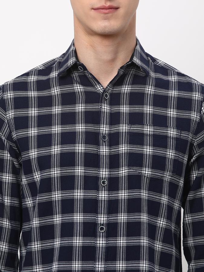 Men Checked Regular Fit Shirt with Patch Pocket image number 3