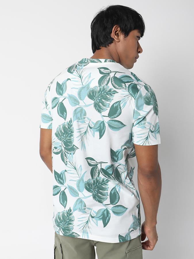 Men Leaf Print Round-Neck T-Shirt image number 3