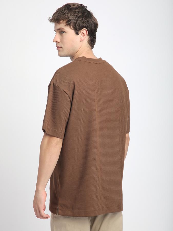 Solid Men Round Neck T-Shirt image number 2