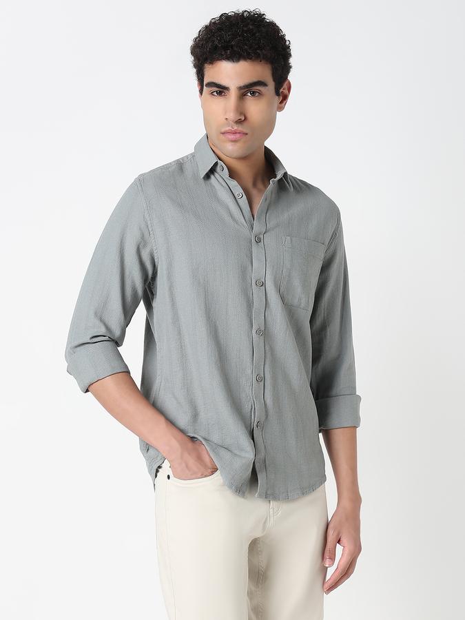 Men Solid Casual Shirt image number 3