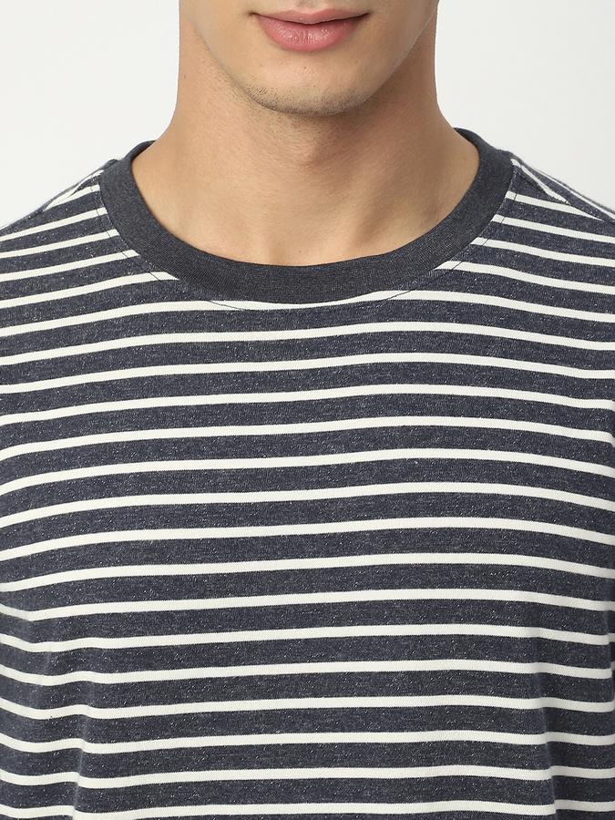 Men Regular Fit T-shirt image number 3