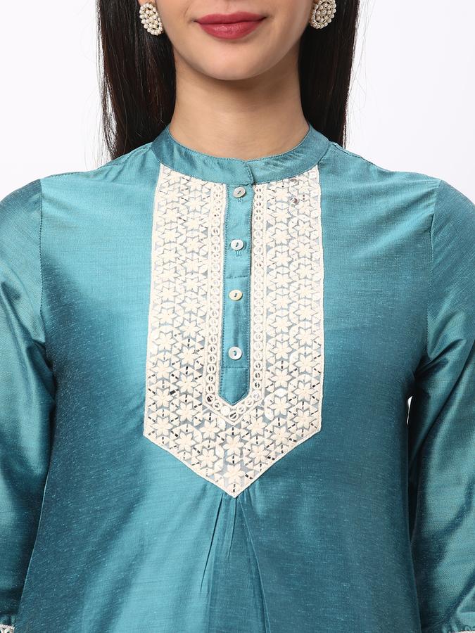 R&B Women's Embroidered Regular Straight Kurta 3-Q Sleeves image number 3