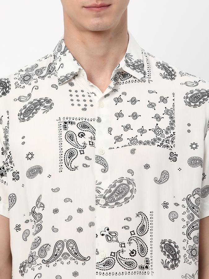 Men Paisley Print Regular Fit Shirt with Spread Collar image number 3