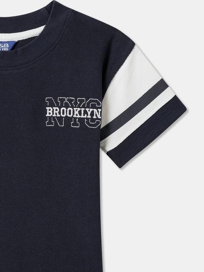 Boys Solid Pure Cotton Regular T Shirt image number 2