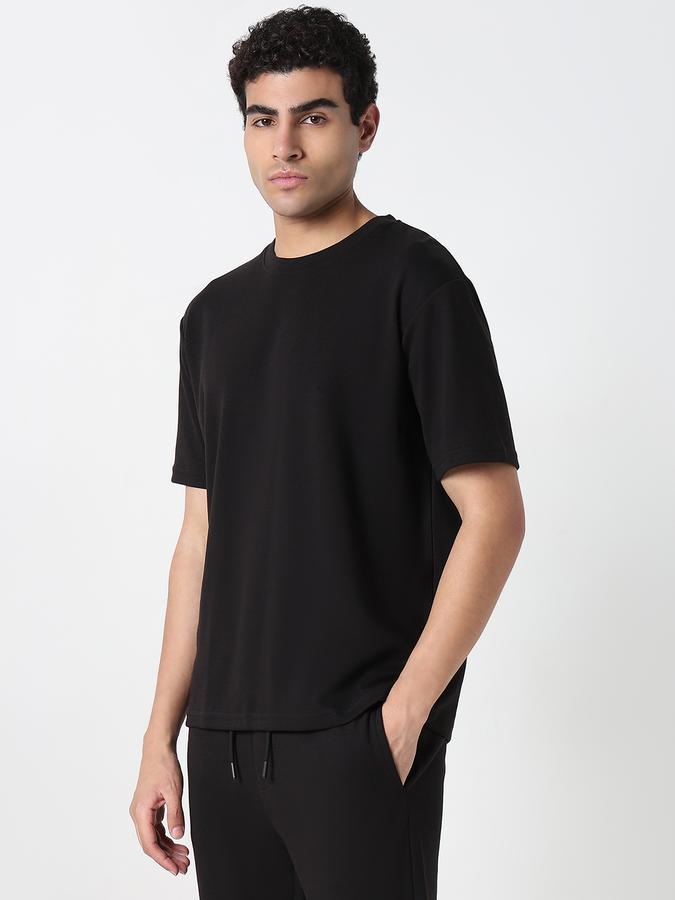 Solid Men Round Neck T-Shirt image number 3