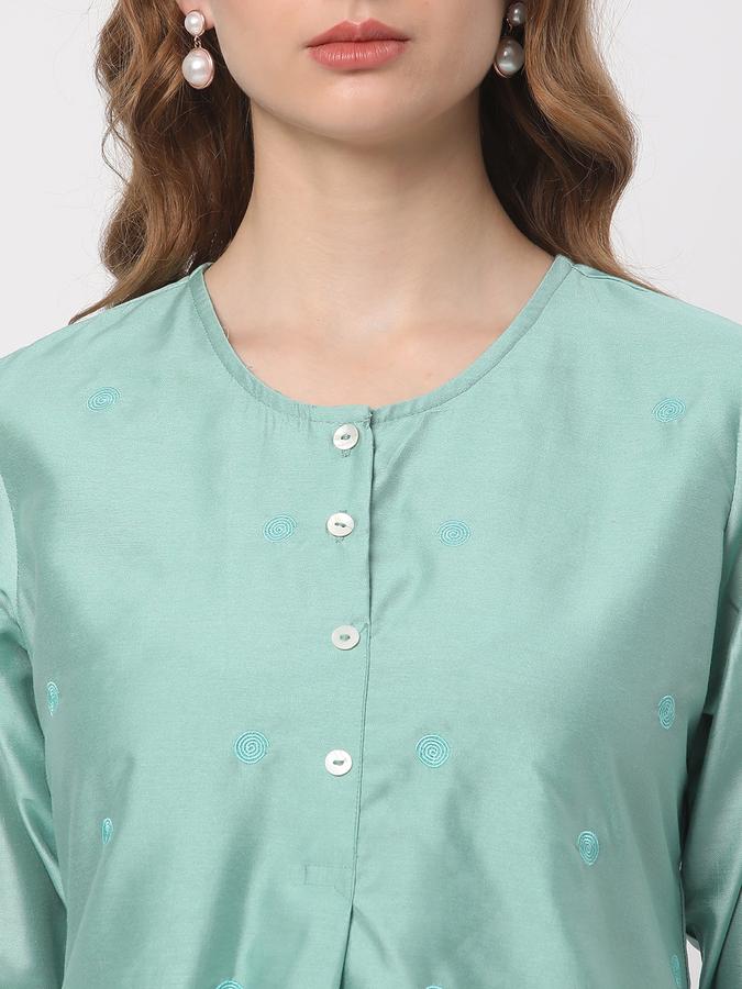 Women Embroidered Round-Neck Tunic image number 3