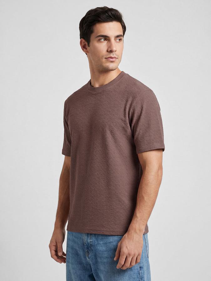 R&B Mauve Self Design Men Round Neck Regular Fit Short Sleeves T-Shirt 