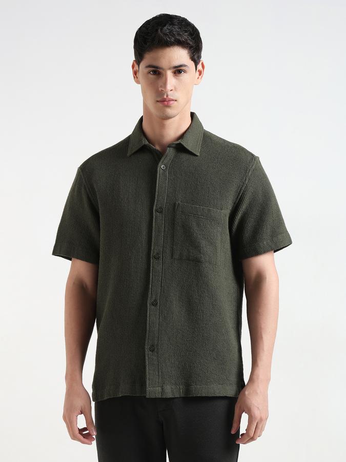 Men Textured Loose Fit Shirt with Patch Pocket image number 1