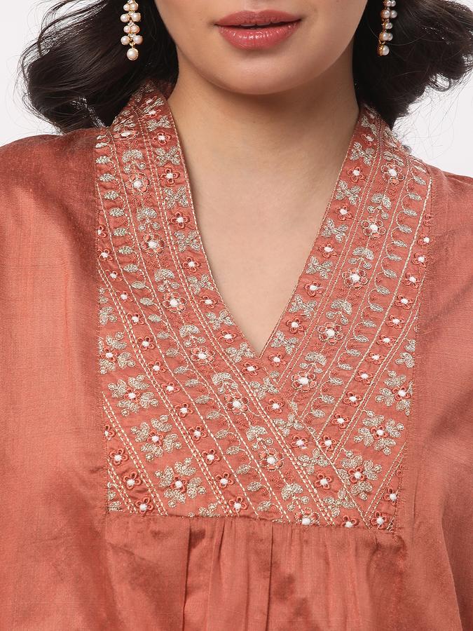 Women Embroidered Straight Kurta & Pants Set image number 3