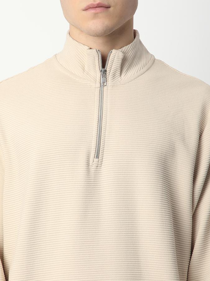 Full Sleeve Solid Men Sweatshirt image number 3