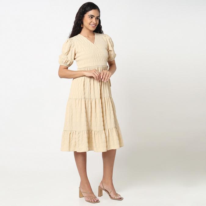 Textured Tiered Dress with V-Neck and Puff Sleeves image number 2
