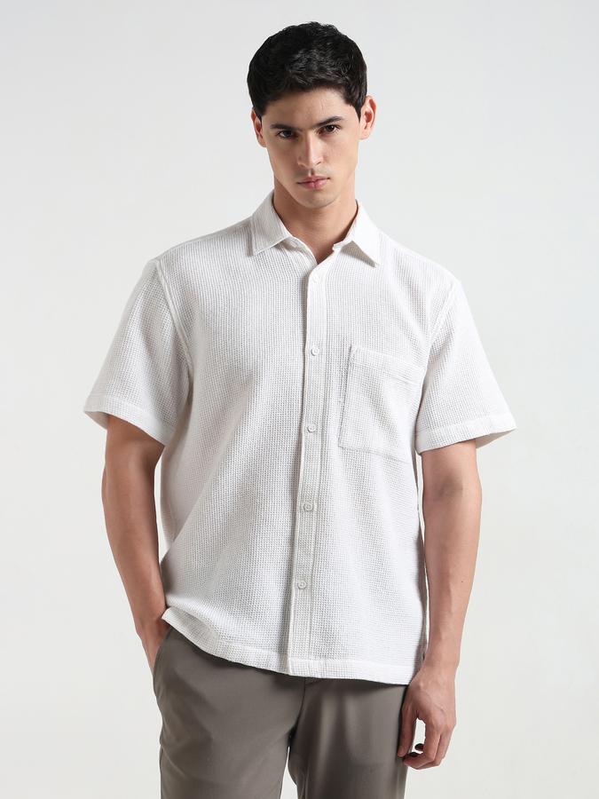 Men Textured Loose Fit Shirt with Patch Pocket image number 1