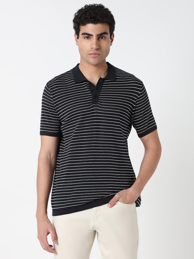 Striped Men Round Neck T-Shirt image number 1