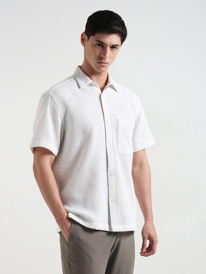 Men Textured Loose Fit Shirt with Patch Pocket image number 3
