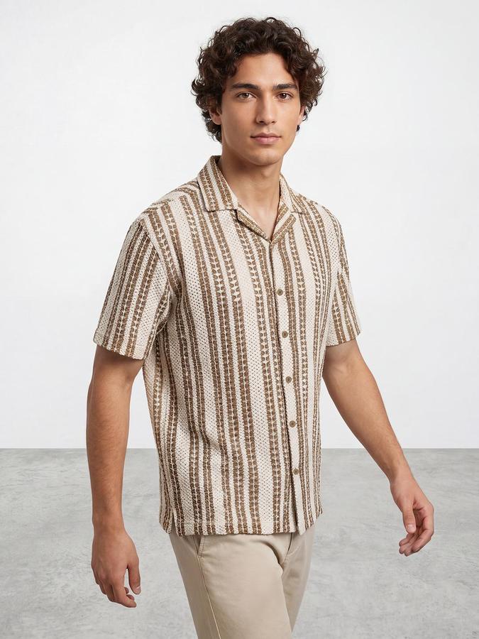 R&B Men Off White Textured Resort Collar Short Sleeves Relaxed Fit Shirt
