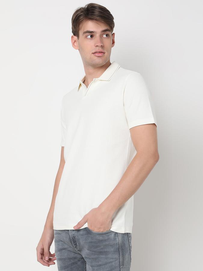 Men Cotton Slim Fit Polo Neck Textured T-shirt