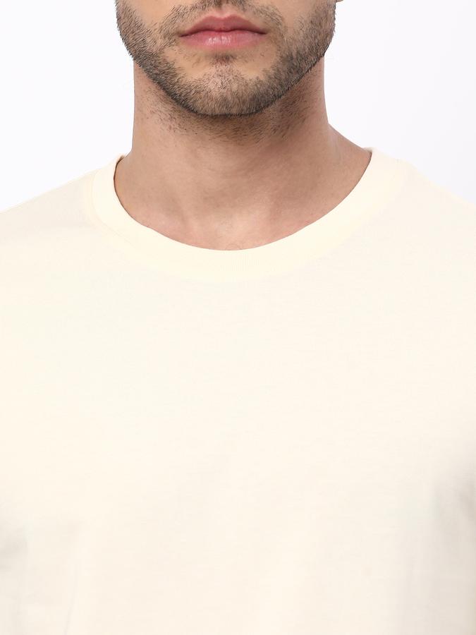 Men Regular Fit Crew-Neck T-Shirt image number 3