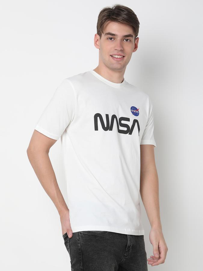 Men Typographic Print Regular Fit Crew-Neck T-Shirt image number 1