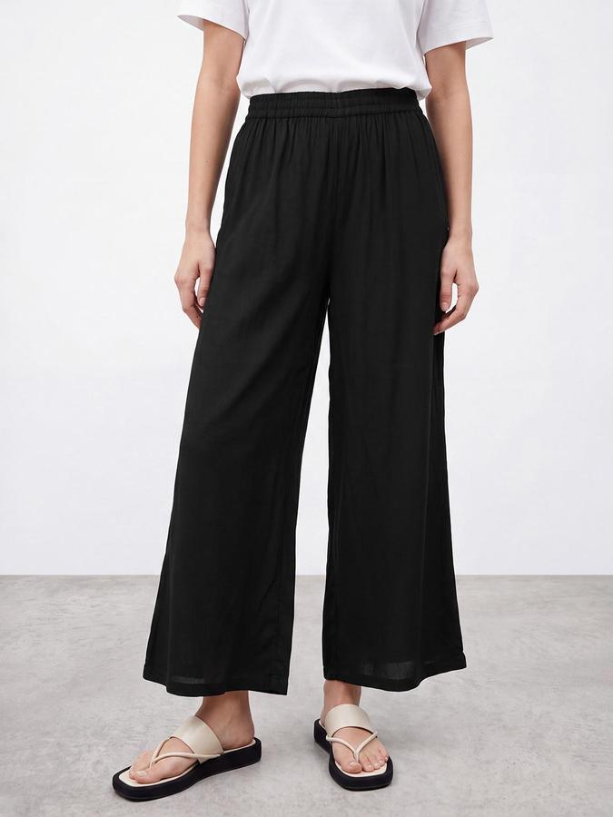 R&B Women Black Solid Flared Pleated Pant