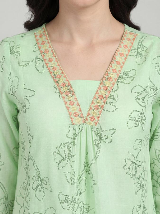 R&B Green Embroidered Women Three-Quarter Sleeves V-Neck Kurta