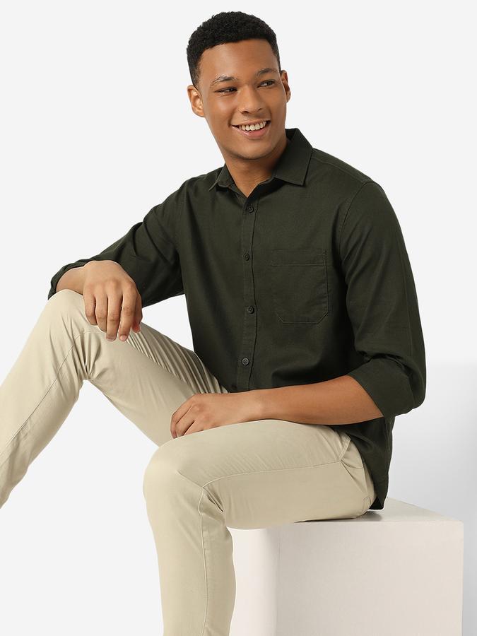 Men Shirt with Spread Collar 