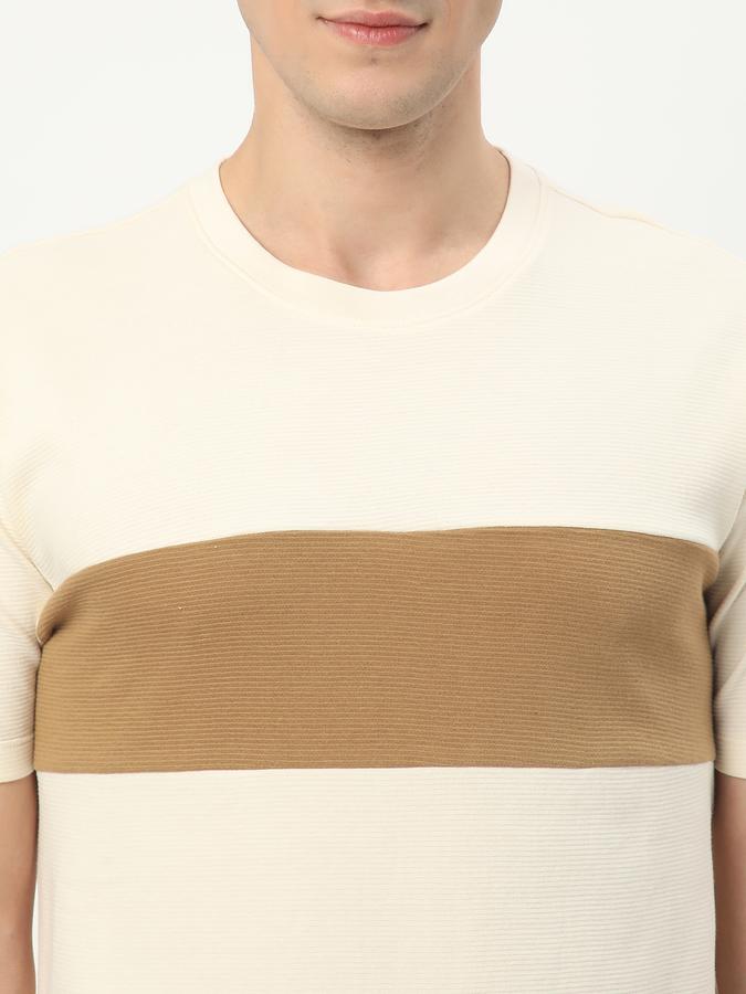 Men Colourblock Crew-Neck T-Shirt image number 3