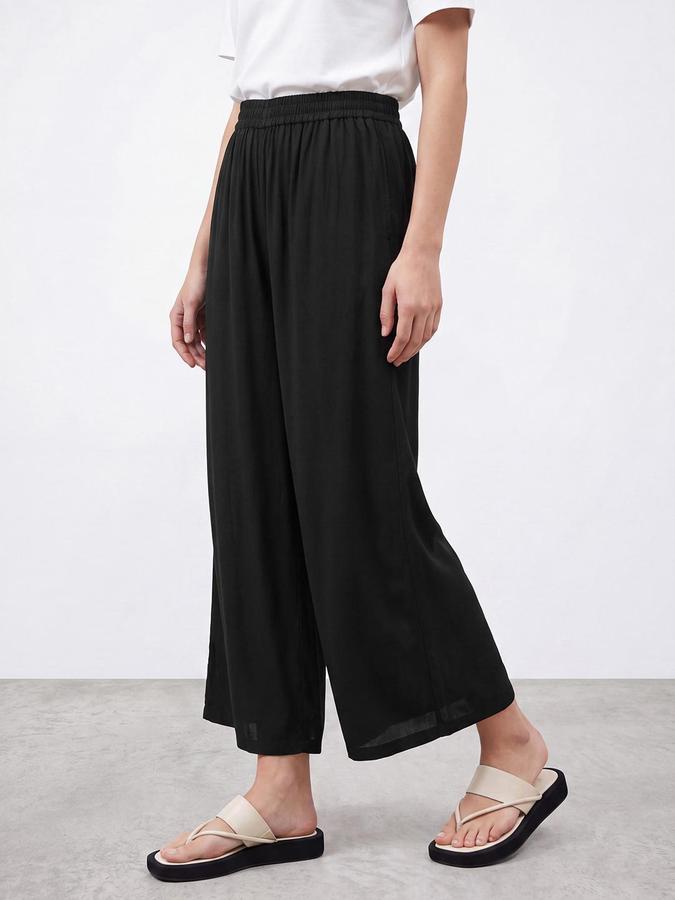 R&B Women Black Solid Flared Pleated Pant