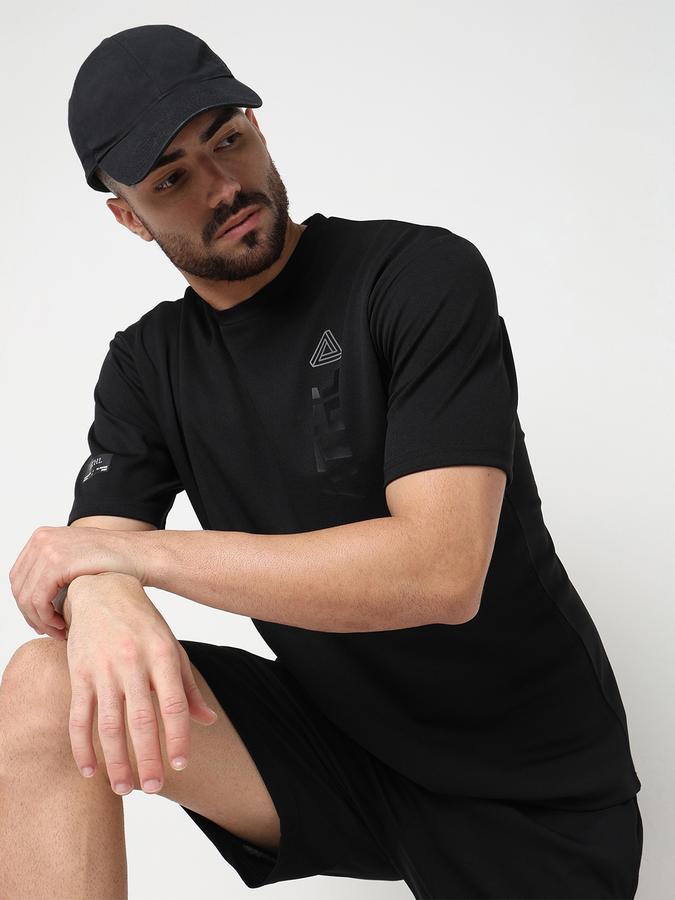Men Typographic Print Regular Fit Crew-Neck T-Shirt image number 0