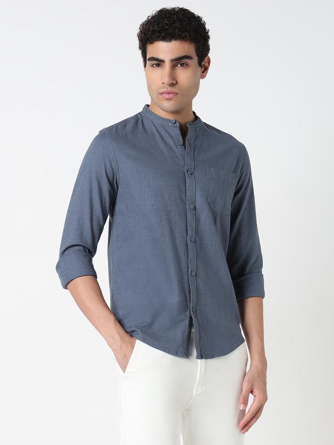 Men Solid Casual Shirt image number 3