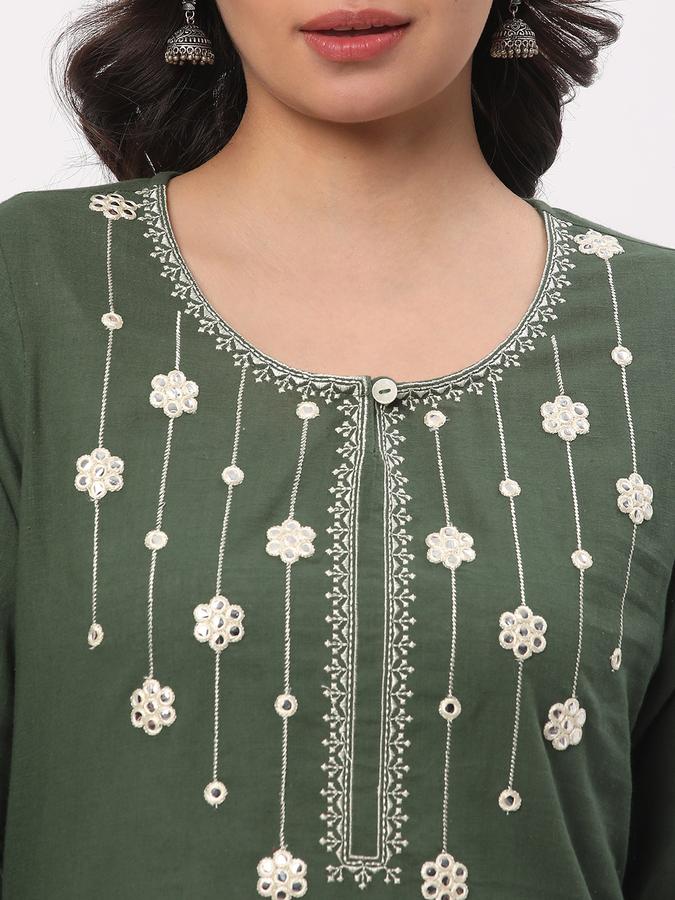 Women Cotton Flax Regular Fit Round Neck Embroidered Kurta