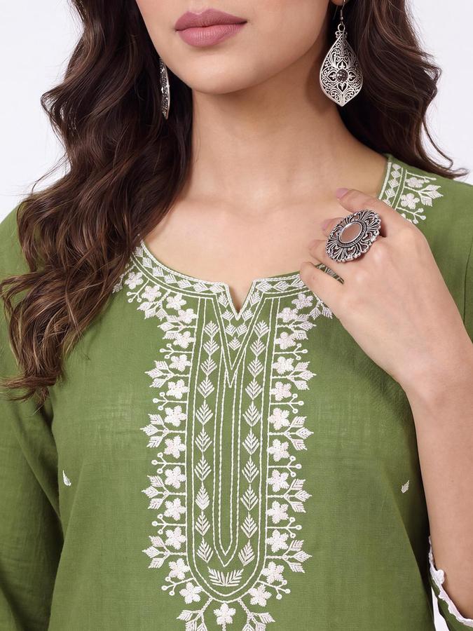 R&B Women Green Floral Embroidery Round Neck Three-Quarter Sleeves Ethinic Kurta