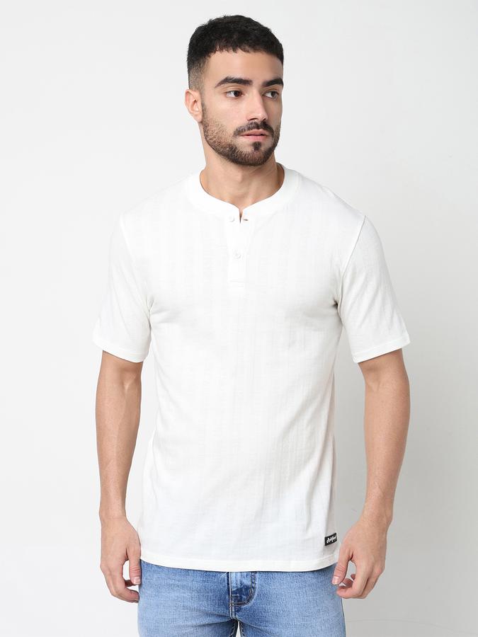 Men Textured T-Shirt image number 1