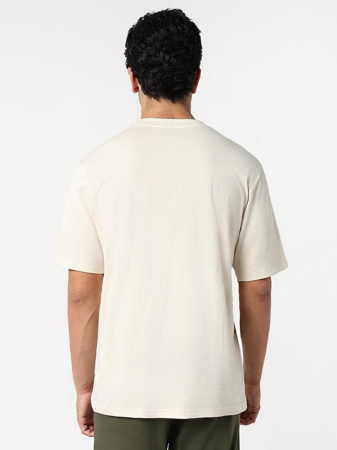 Solid Men Round Neck T-Shirt image number 3