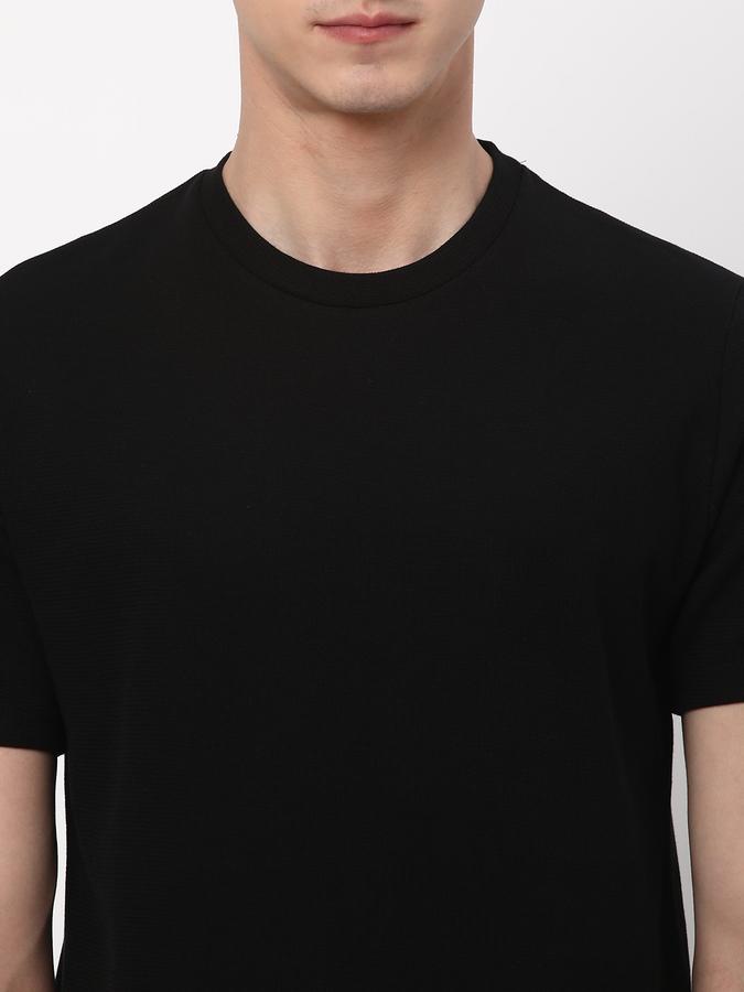 Men Regular Fit Round-Neck T-Shirt image number 3