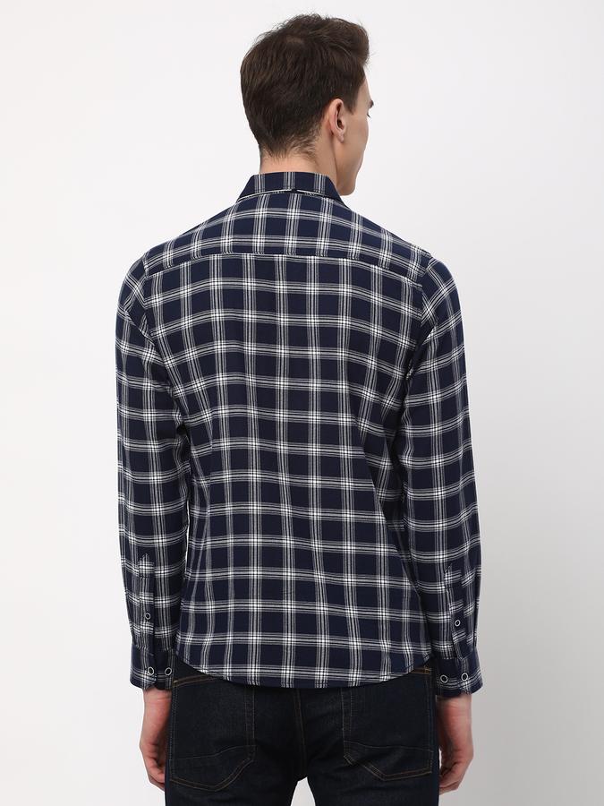 Men Checked Regular Fit Shirt with Patch Pocket image number 2