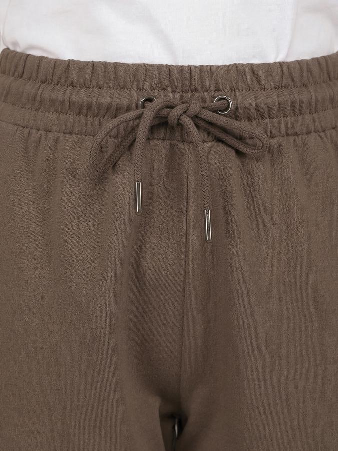R&B Brown Solid Regular Fit Mid Rise Women Track Pant