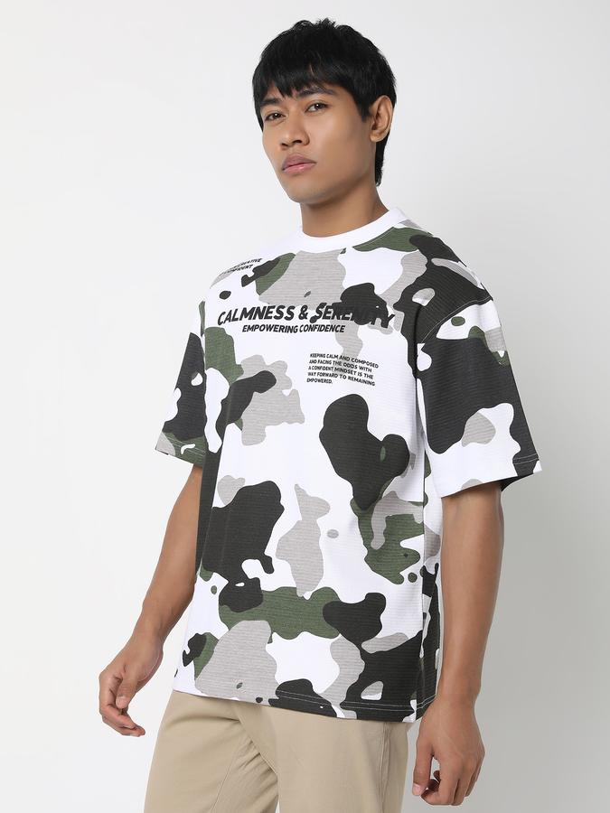 Men Camouflage Print Regular Fit Crew-Neck T-Shirt image number 2