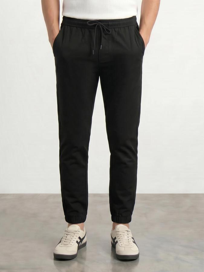 R&B Mens Black Slim Fit Solid Mid Rise Trousers