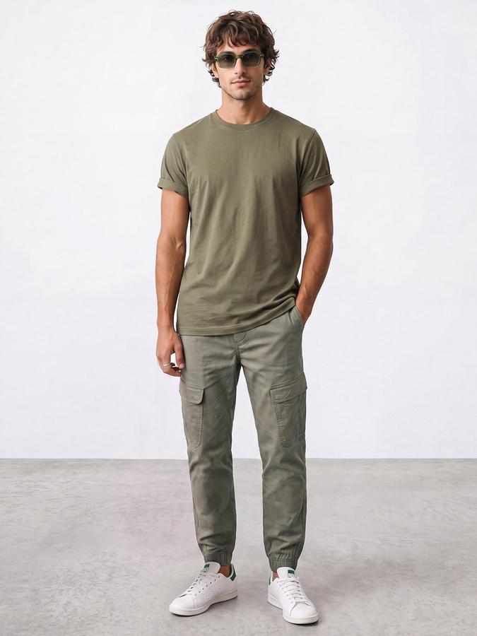 R&B Men Green Mid Rise Regular Fit Cargos
