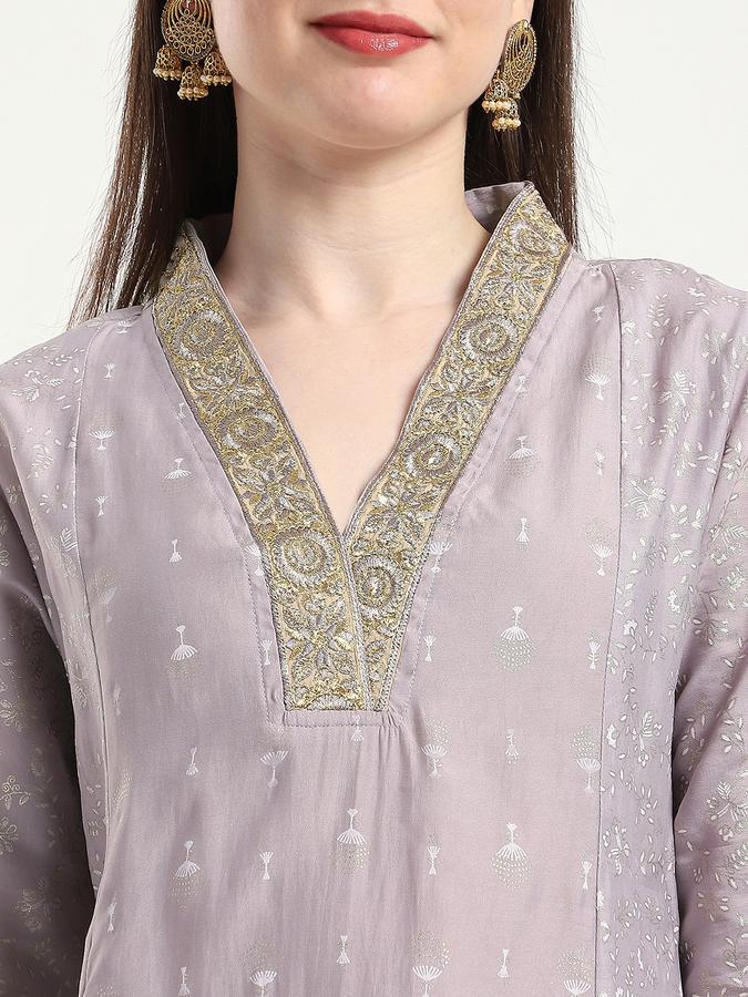 Women Polyester Regular Fit V Neck Embroidered Kurta