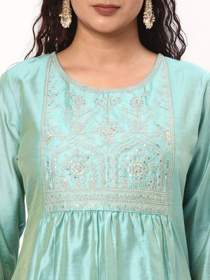 R&B Women's Embroidered Regular Straight Kurta 3-Q Sleeves image number 3