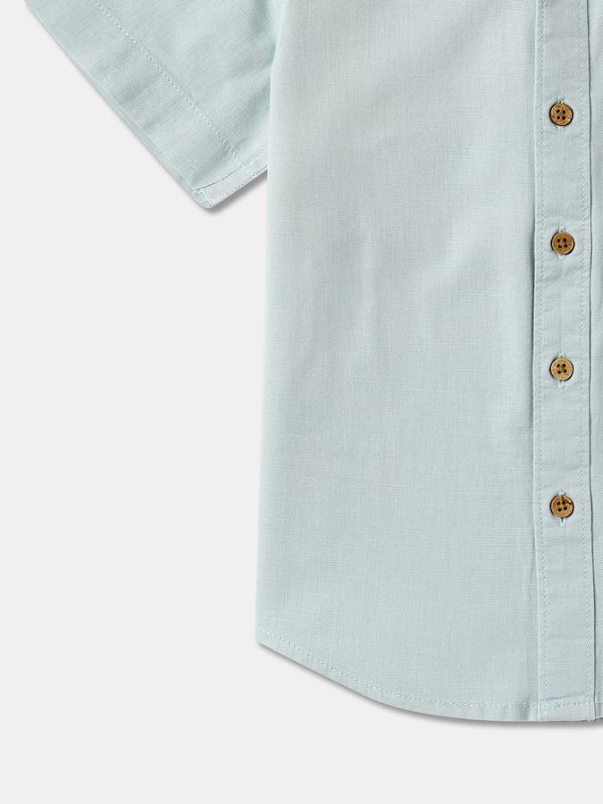 Boys Solid Casual Shirt image number 3