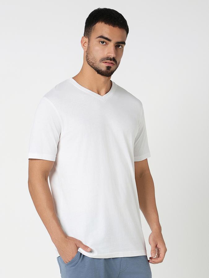 Solid Men Round Neck T-Shirt image number 3