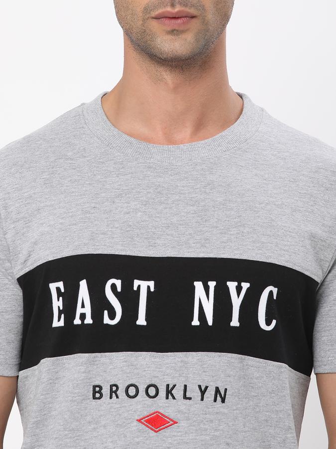 Men Typographic Print Regular Fit T-Shirt image number 3