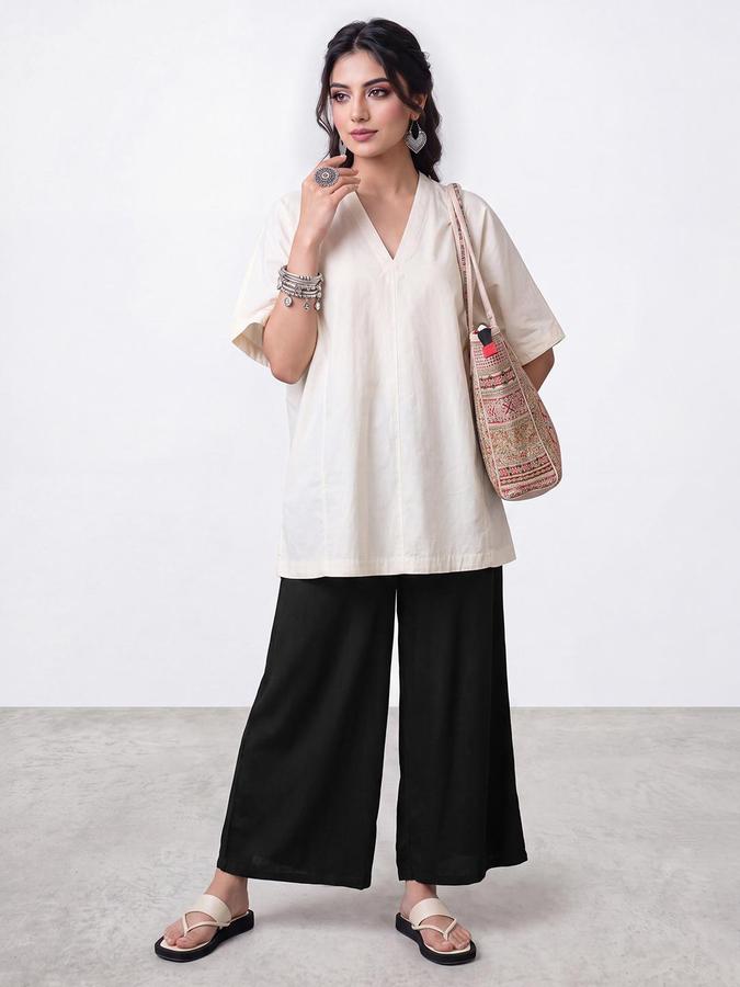 R&B Women Black Solid Flared Pleated Pant