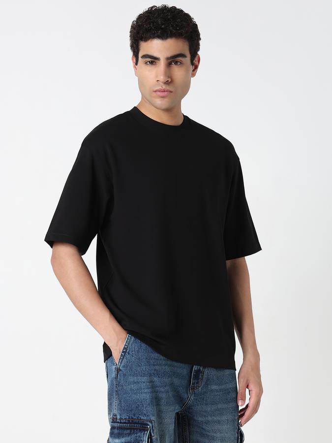 Solid Men Round Neck T-Shirt image number 2