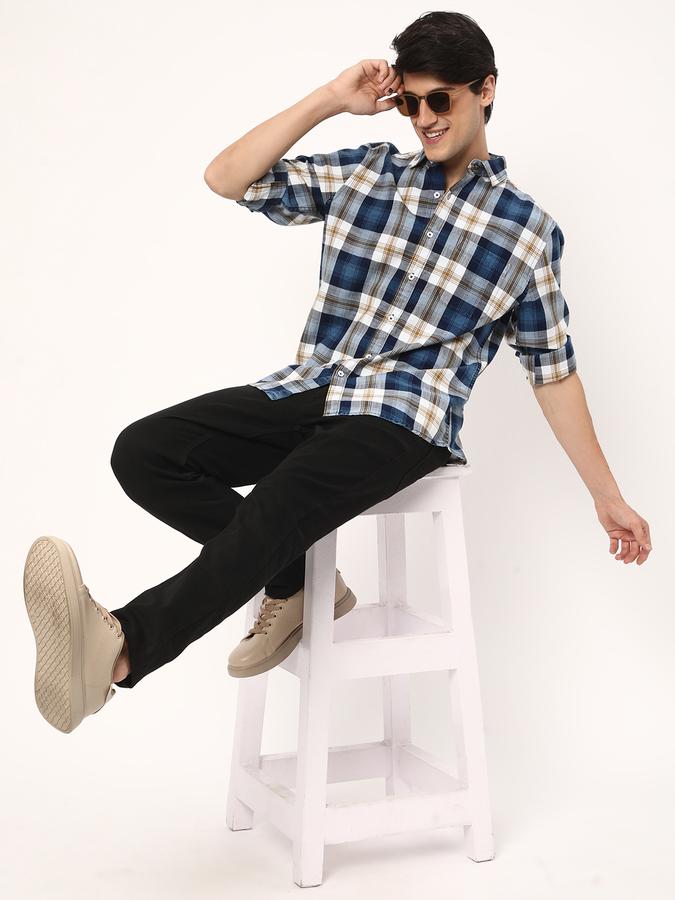Men Slim Fit Cutaway Collar Shirt image number 1